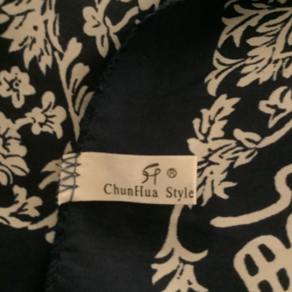 Chinese ChunHua Style Navy White Print 40” Square Scarf - Picture 11 of 11